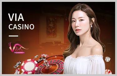 Bàn chơi Poker với chip và bài